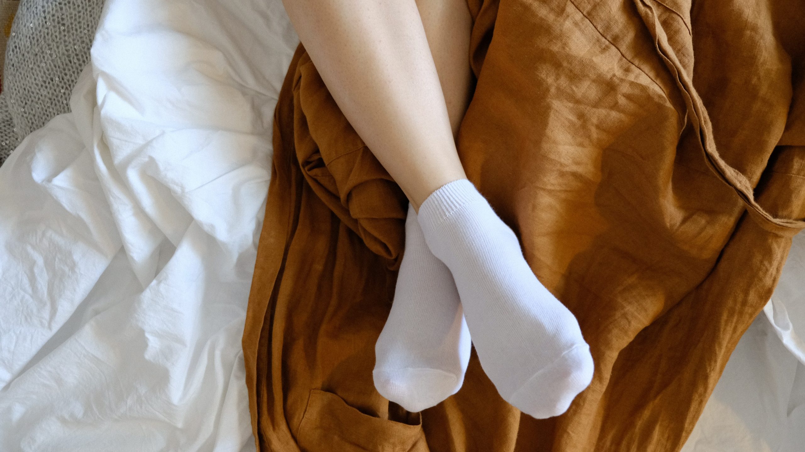 Неистовая дама в белых носочках