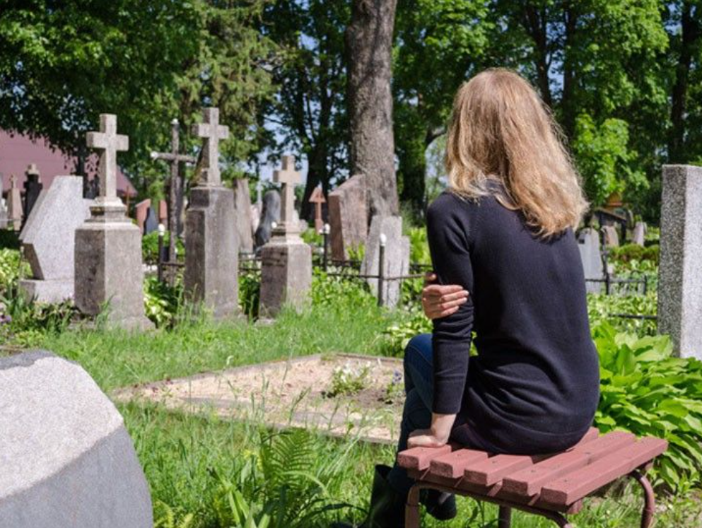 Приметы и суеверия, почему беременным и детям стоит обходить кладбище