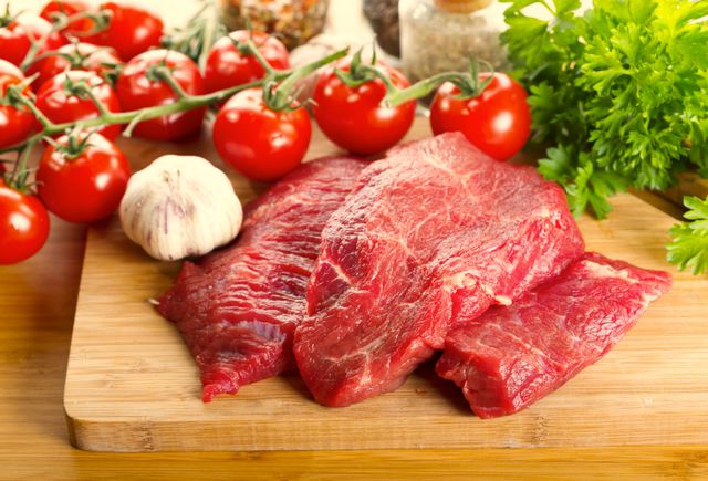 Какое влияние оказывает красное мясо на тело человека