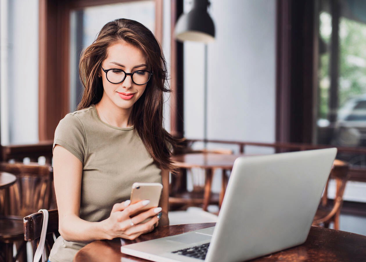 Женская обувь реклама. Модель подрабатывает. Модель подрабатывает. Фотомодели краснодара девушки. Модель подрабатывает.