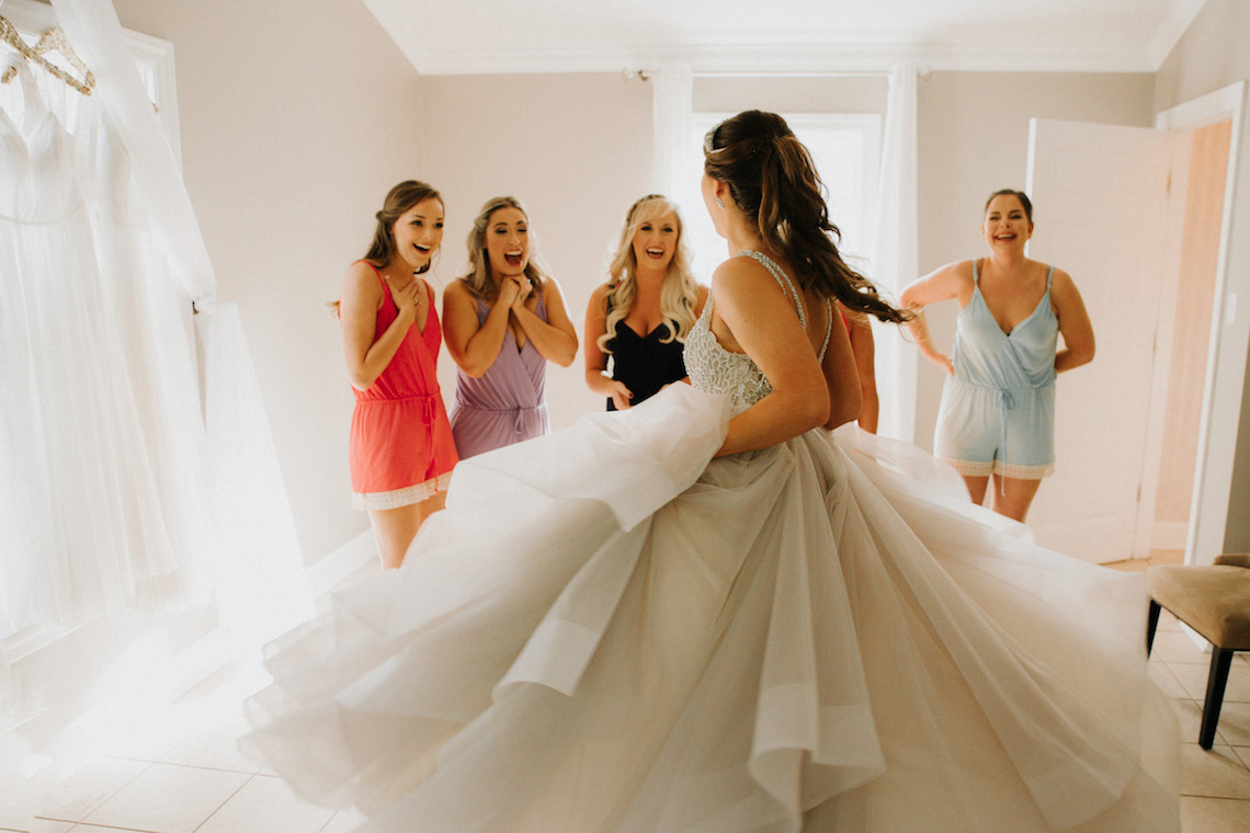 Как одевать свадебное платье