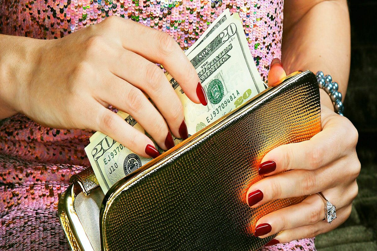Как правильно класть деньги в кошелек чтобы водились деньги