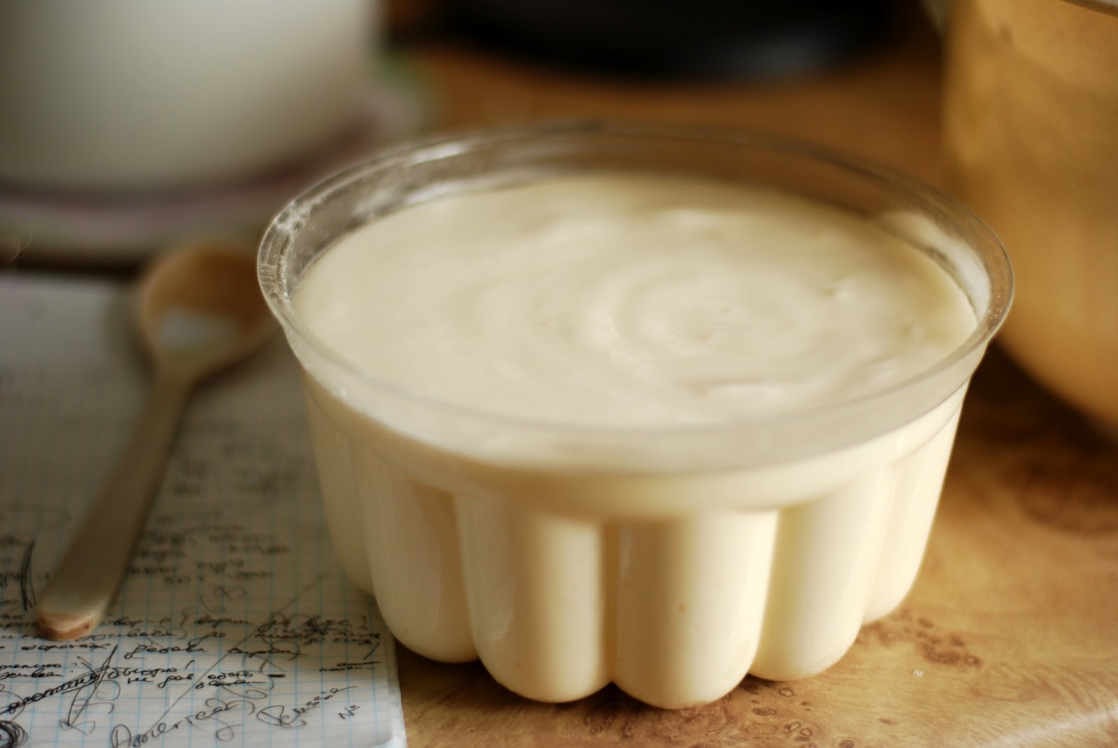 Крем молоко какао масло. Молочный десерт. Суфле из сливок. Заварной творожный крем. Десерт крем сгущенка.