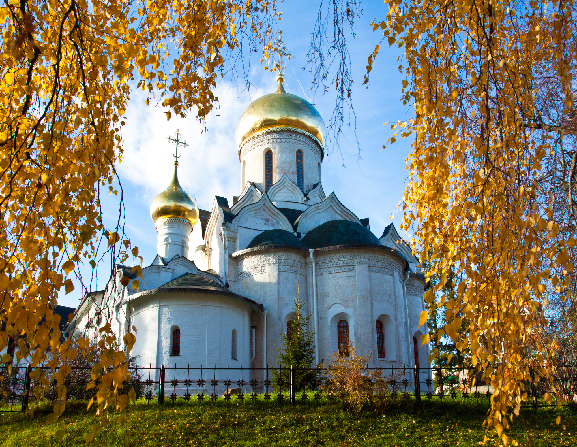 Православный октябрь. Православная Церковь Покров Пресвятой Богородицы. Храм Покрова Пресвятой Богородицы осень. Осенний православный храм в Архангельской области. Осень церкви Покрова Пресвятой Богородицы Нижний Новгород.