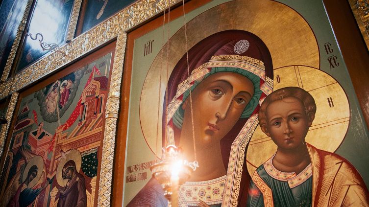 Как в праздник Казанской иконы Божией Матери 4 ноября 2023 года погадать на суженого