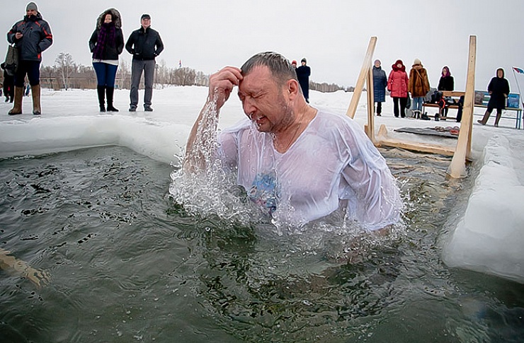 Крещение 19 января 2024 года: какую молитву нужно читать перед купанием, чтобы оздоровиться и очиститься от грехов
