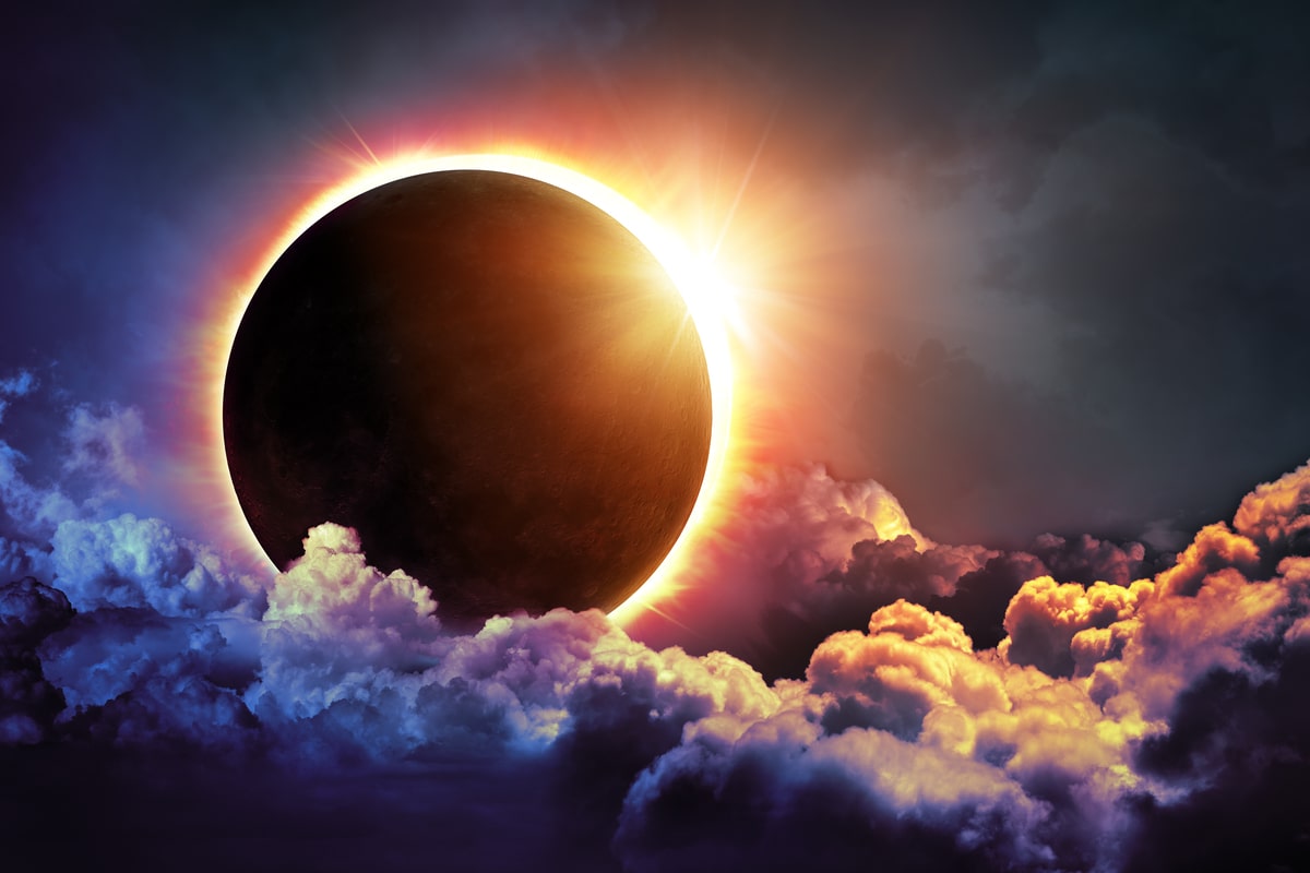 Зодиакальный прогноз на апрель 2024: как преодолеть опасность солнечного затмения 8 апреля