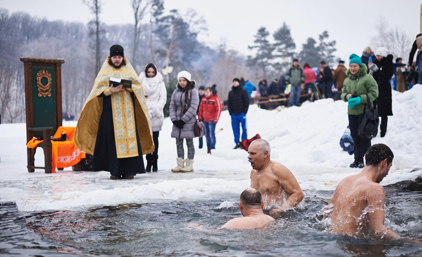 Картинки купание в проруби в крещение