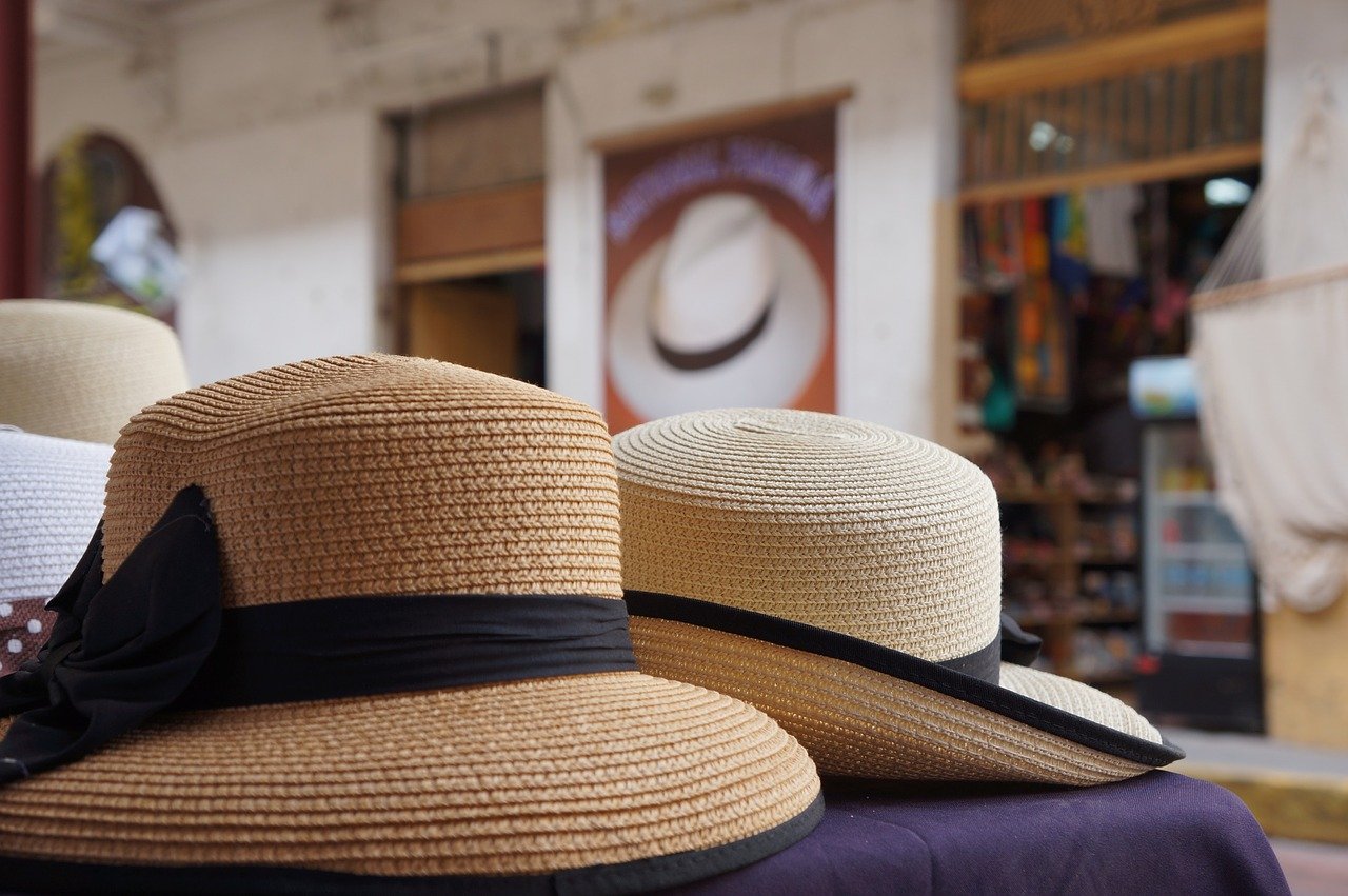 Hat shop. Шляпа. Магазин шляп. Разные шляпы. Шляпы в интерьере.