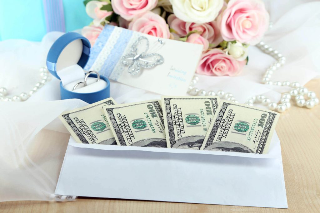 Сколько сейчас денег дарят на свадьбу