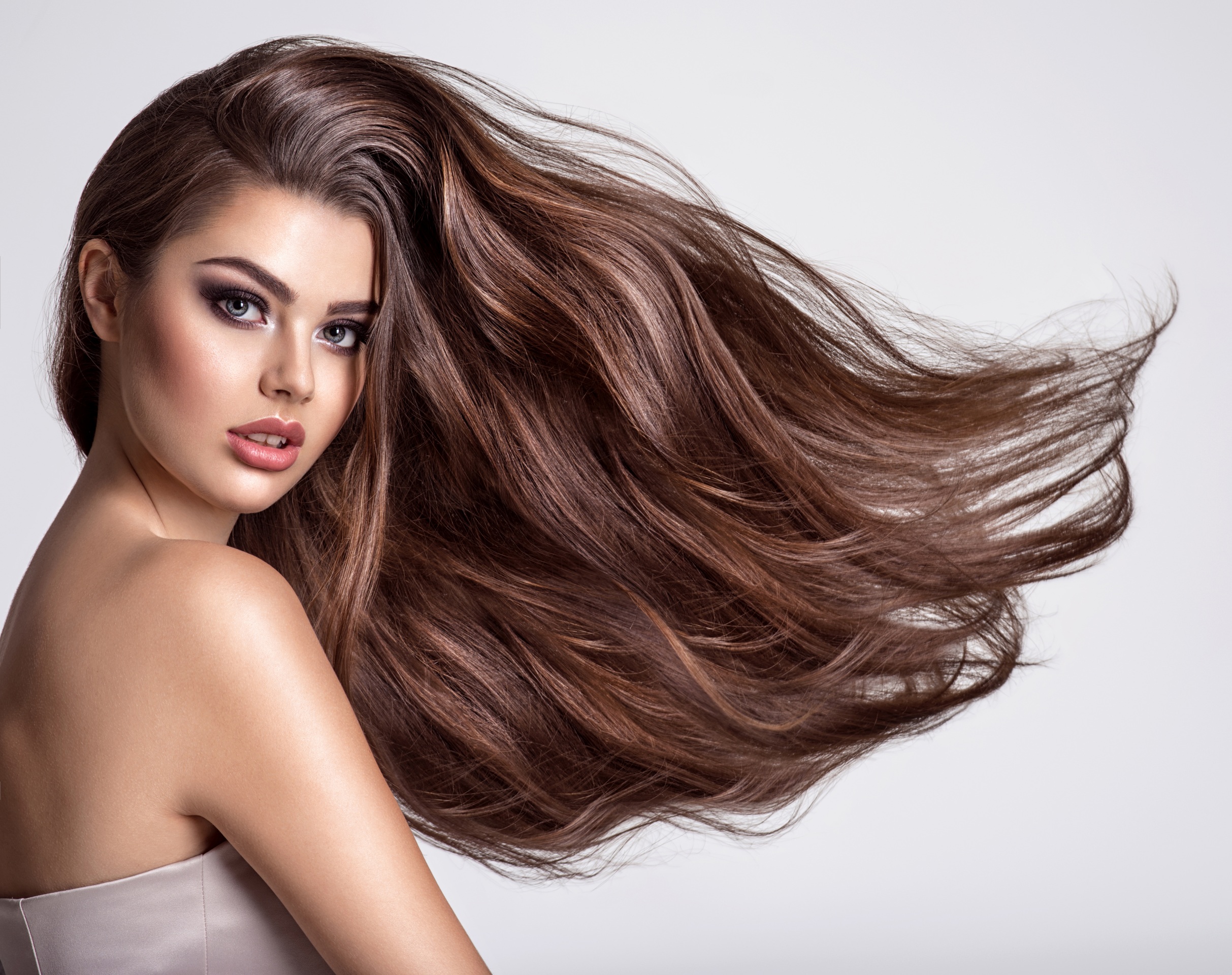 Коса до пояса: какие витамины и минералы помогут сделать волосы густыми и шелковистыми