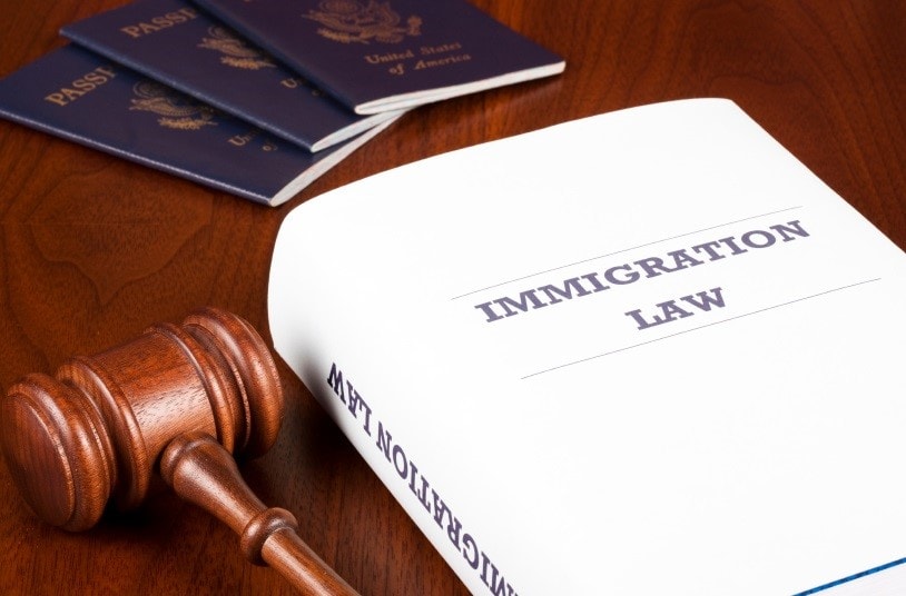 Иммиграционный адвокат