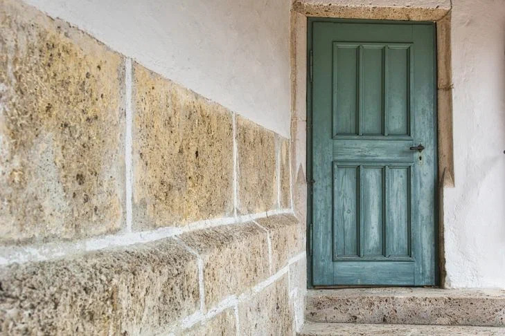 Как приметы о входной двери могут повлиять на нашу жизнь