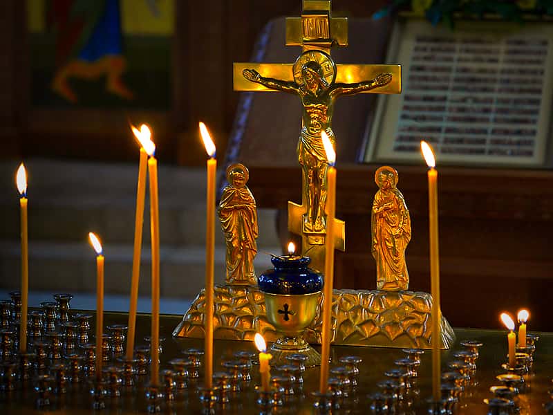 Правила поминовения в Покровскую родительскую субботу 7 октября дома, в церкви и на кладбище