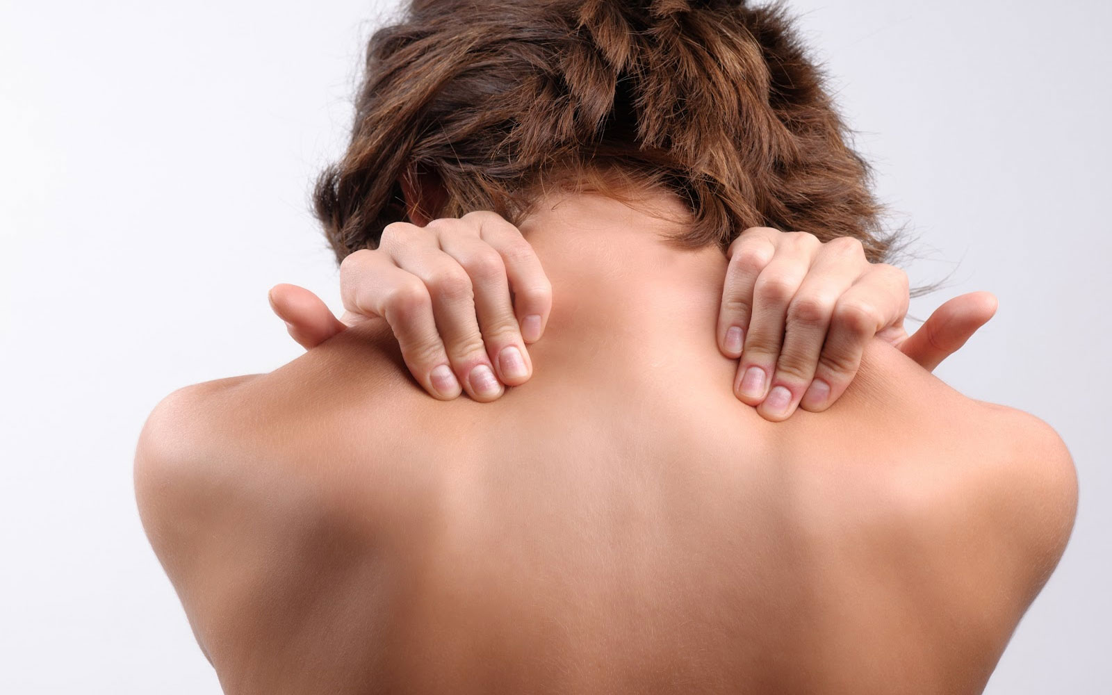 8 способов снизить боль в шее и плечах в домашних условиях