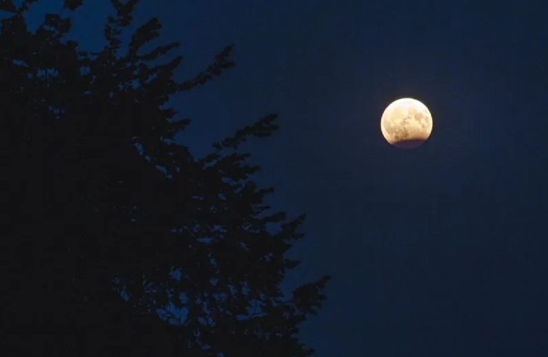Каким будет лунное затмение в октябре 2023, как оно повлияет на людей