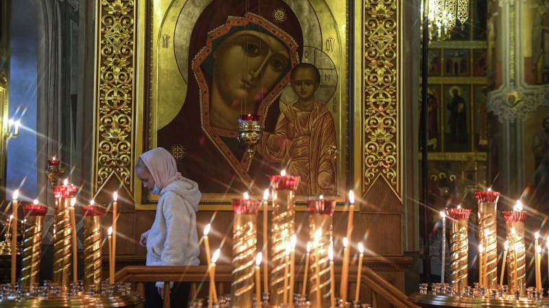 Как поздравить верующих 4 ноября в День Казанской иконы Божией Матери с помощью душевных картинок и стихов