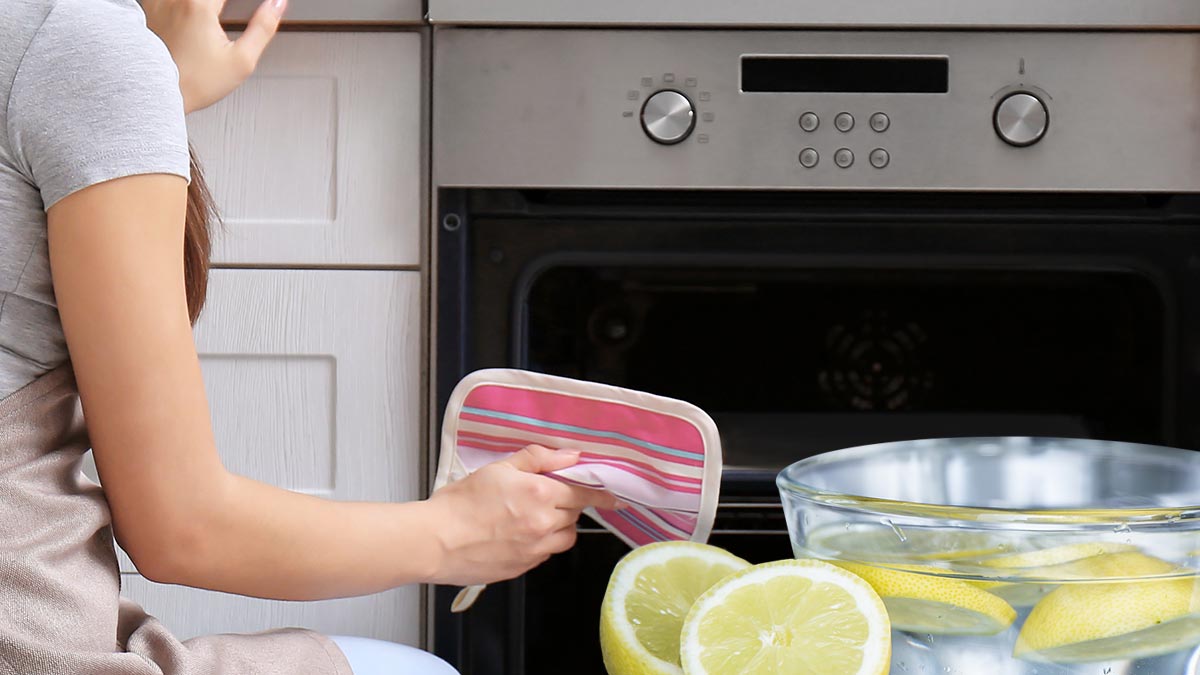 Отмыть духовку эффективно. Отмыть духовку от жира с помощью лимона. Грязная духовка. Чистка духовки лимоном. Отмыть духовой шкаф электрический.