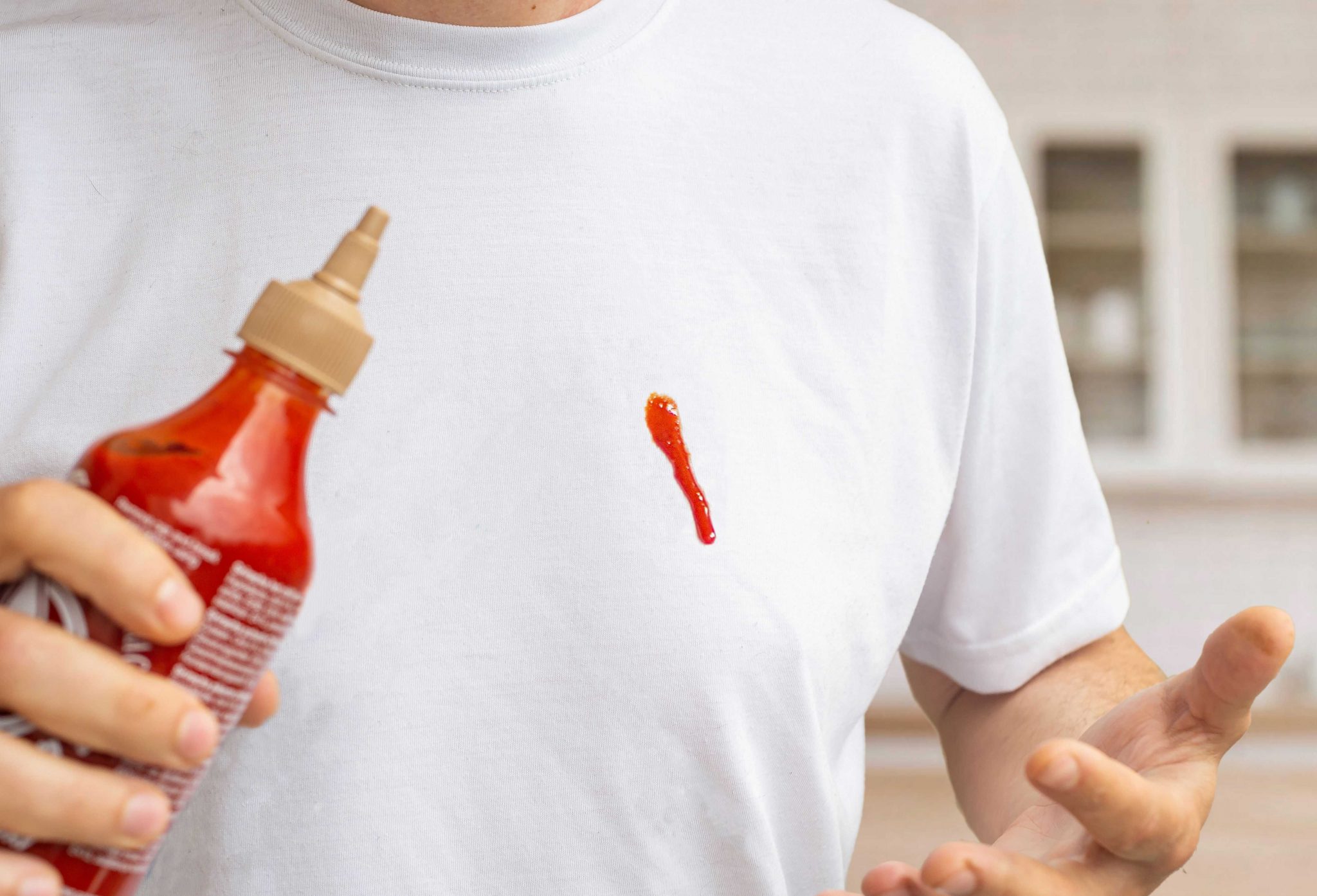 Почему кетчуп окрашивает ткани