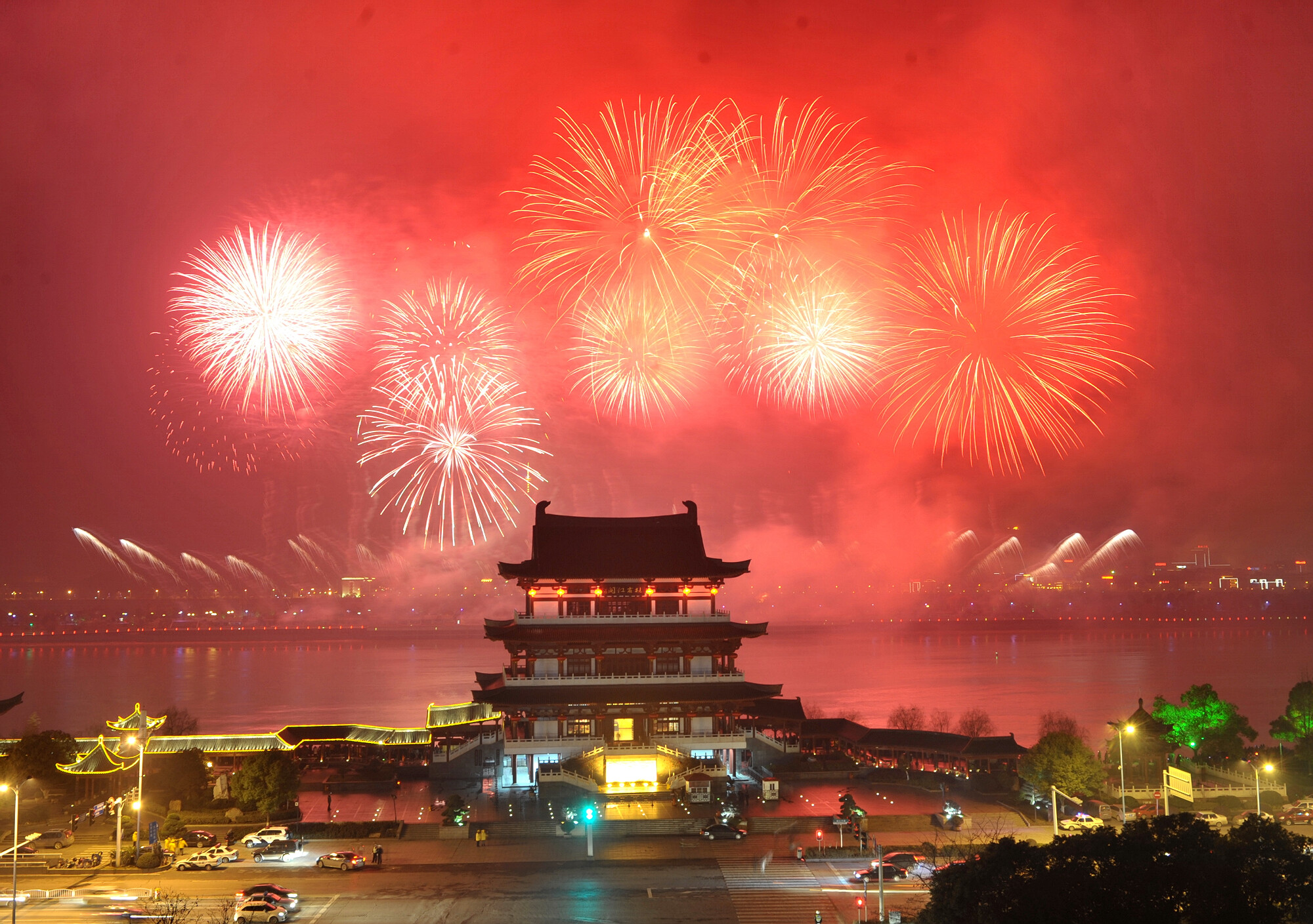 Как празднуется китайский Новый год, чем отличается от нашего, как поздравить