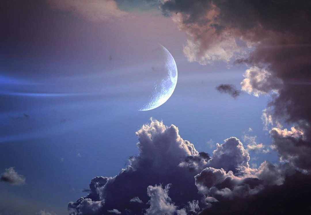 Лунное небо. Луна на небе. Красивый полумесяц. Красивая Луна. Луна новый день