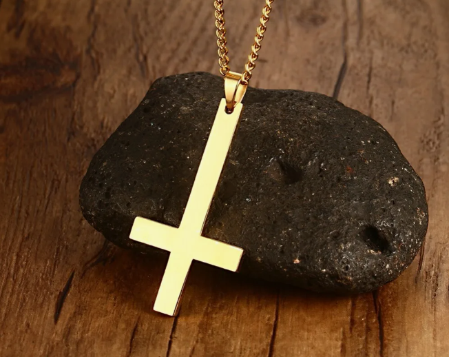 Какова символика перевернутого креста в православии, католицизме и искусстве