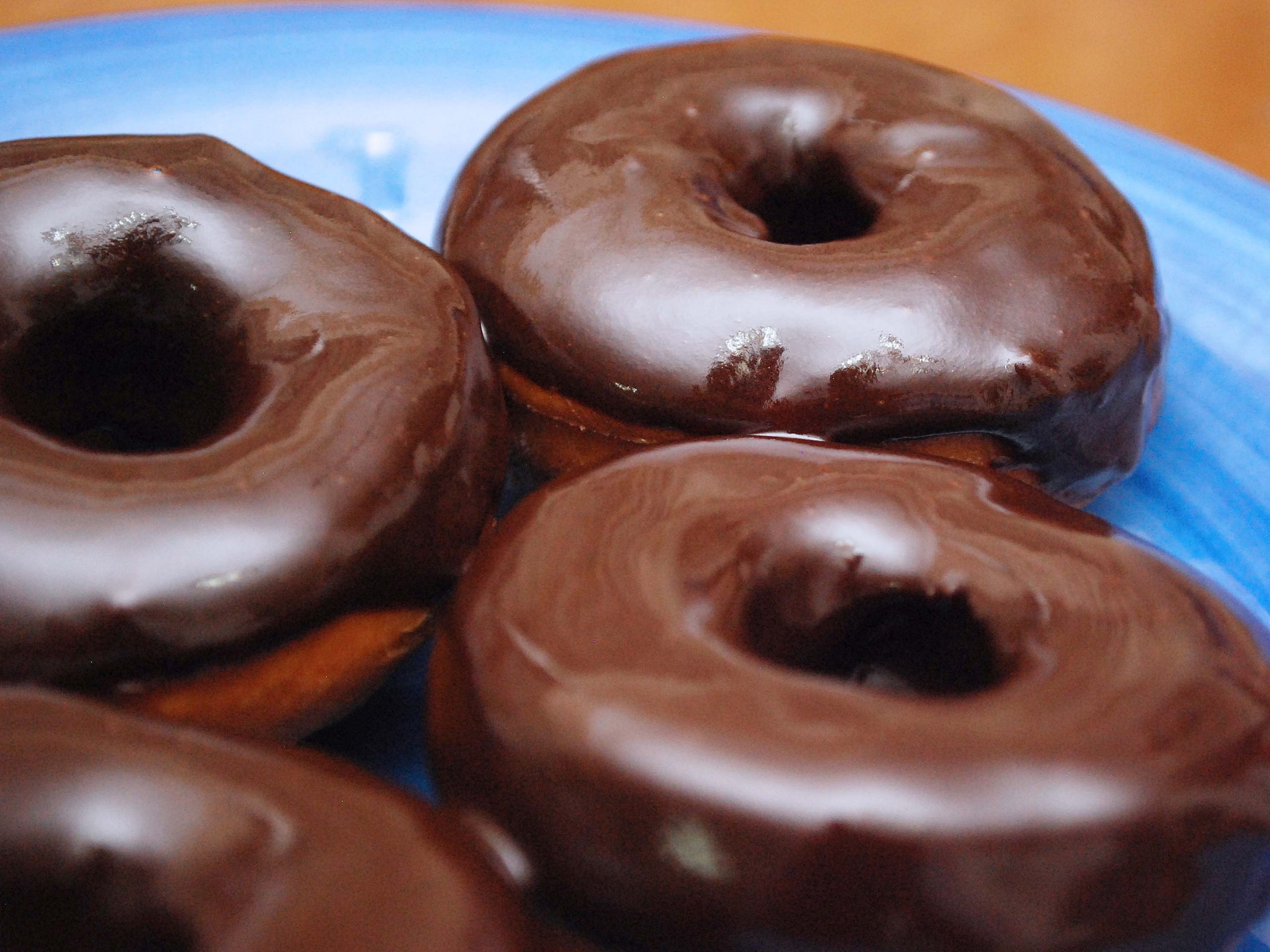 make chocolate glazed donuts intro scaled