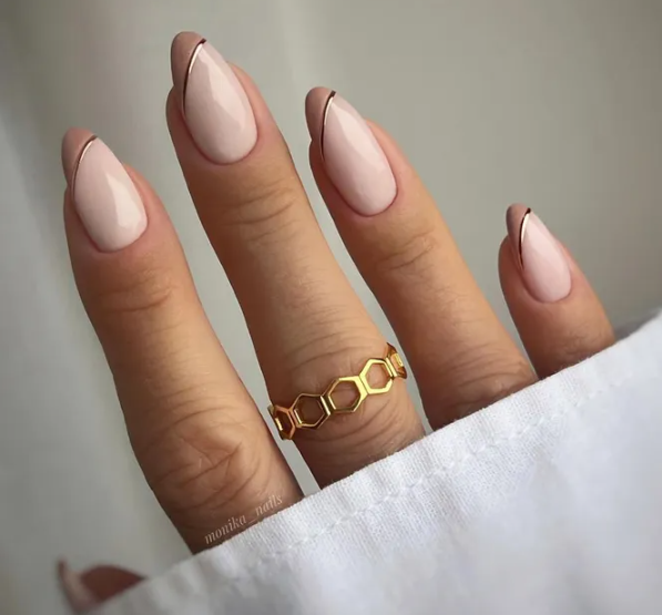 5 идей самого модного нюдового маникюра 2025 года