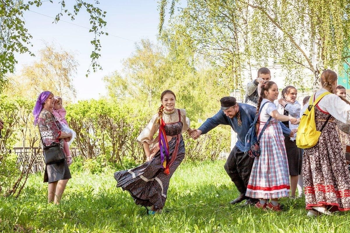 История и традиции праздника Красная горка