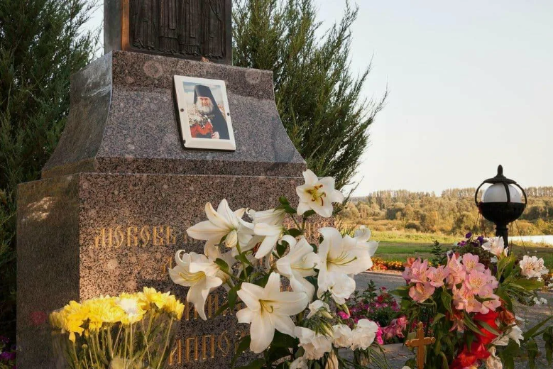 5 чудотворных могилок православных святых