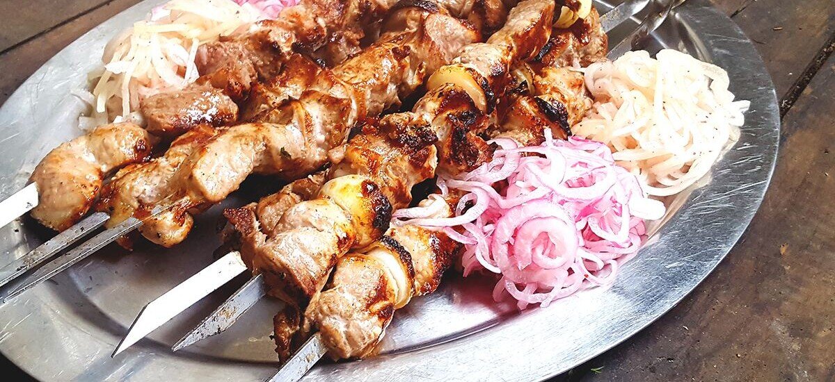 Как замариновать лук к шашлыку