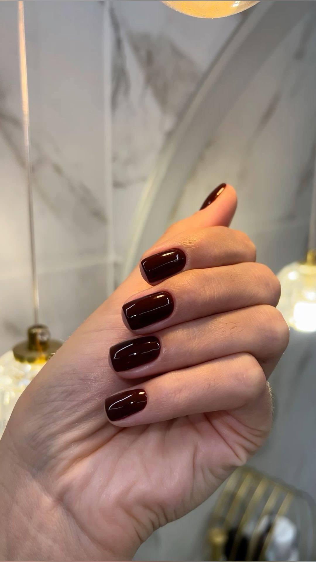 20 самых красивых идей маникюра в темных оттенках