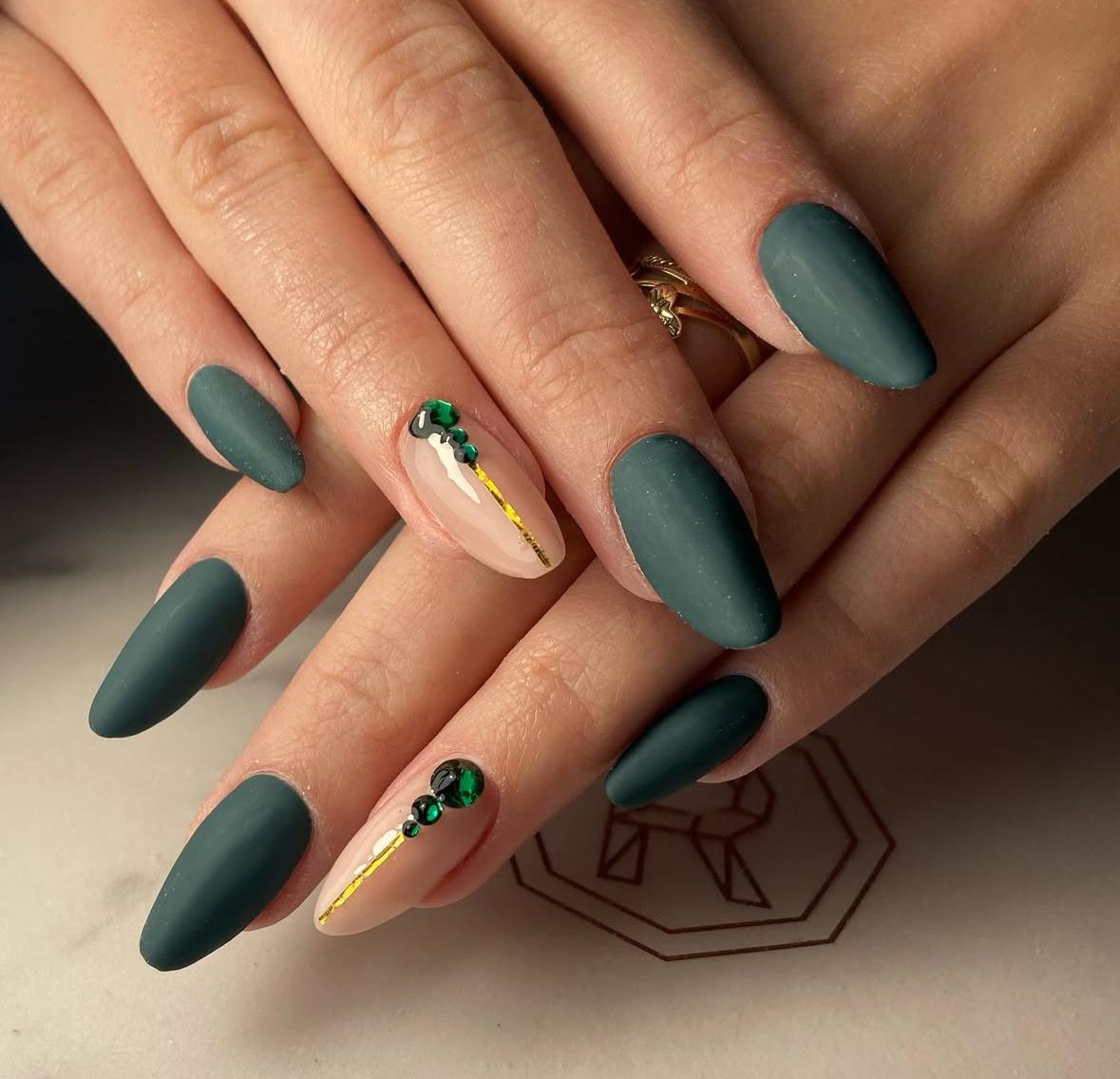 Денежный маникюр на октябрь 2025