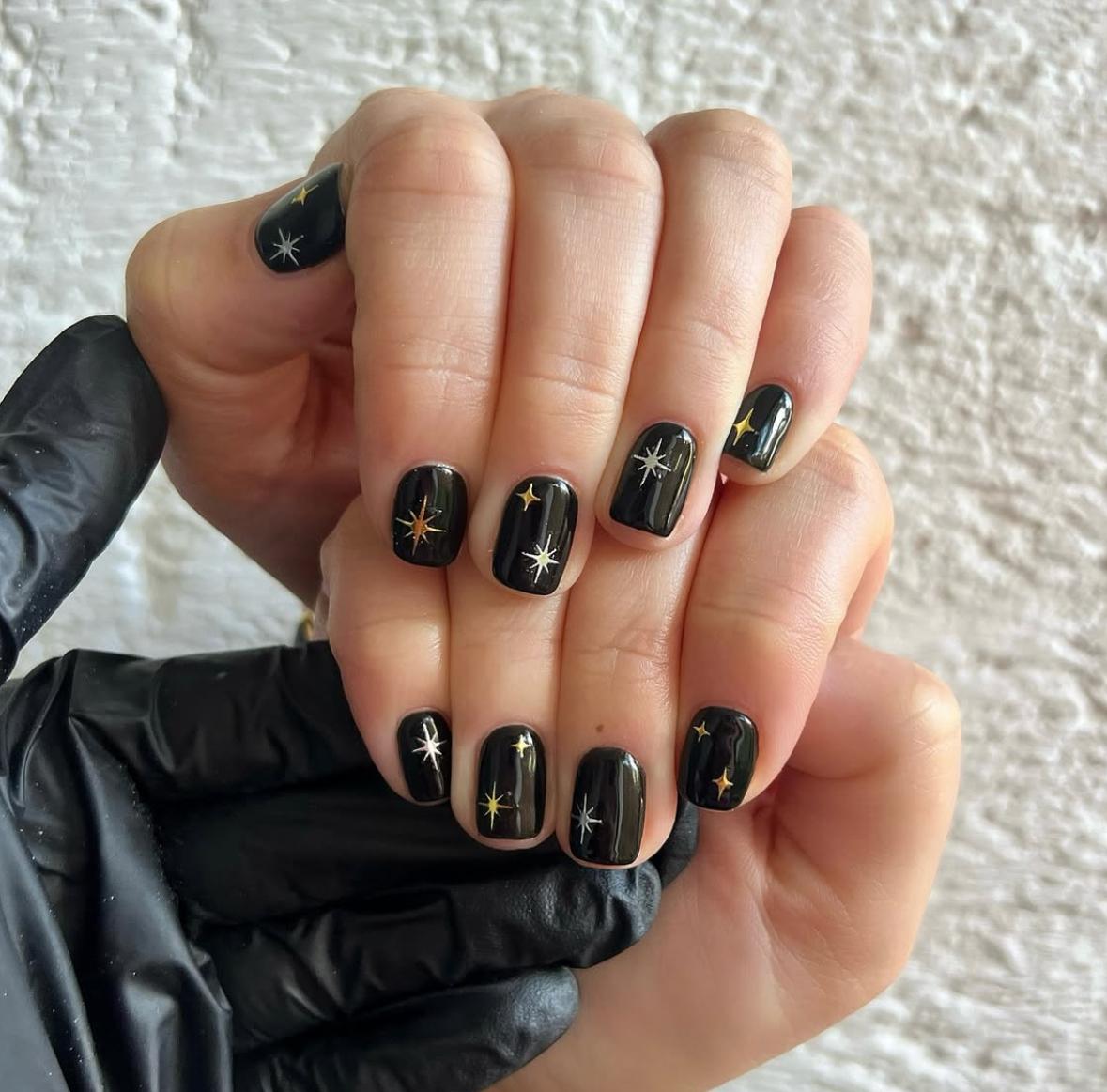 Денежный маникюр на октябрь 2025