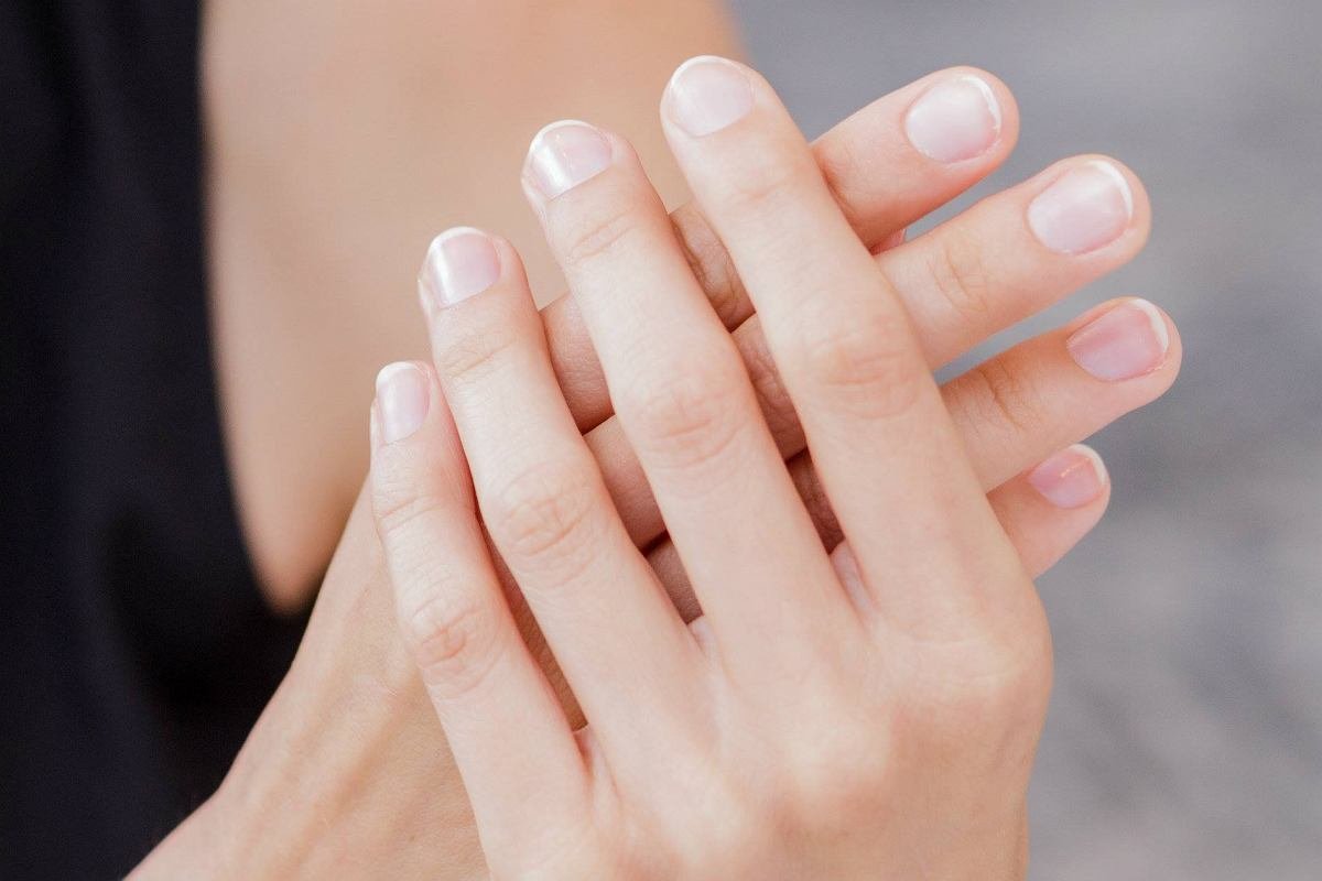 Стрижка ногтей по лунному календарю в октябре 2025 года