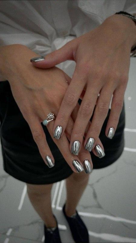 20 самых красивых идей маникюра в темных оттенках