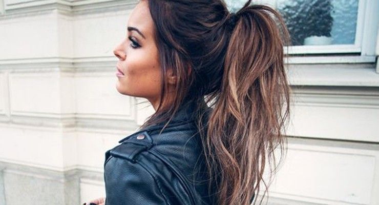 5 идей для причесок, которые дружат с головным убором