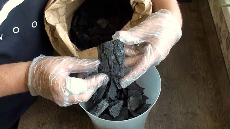 4 неожиданных способа использования древесного угля в саду