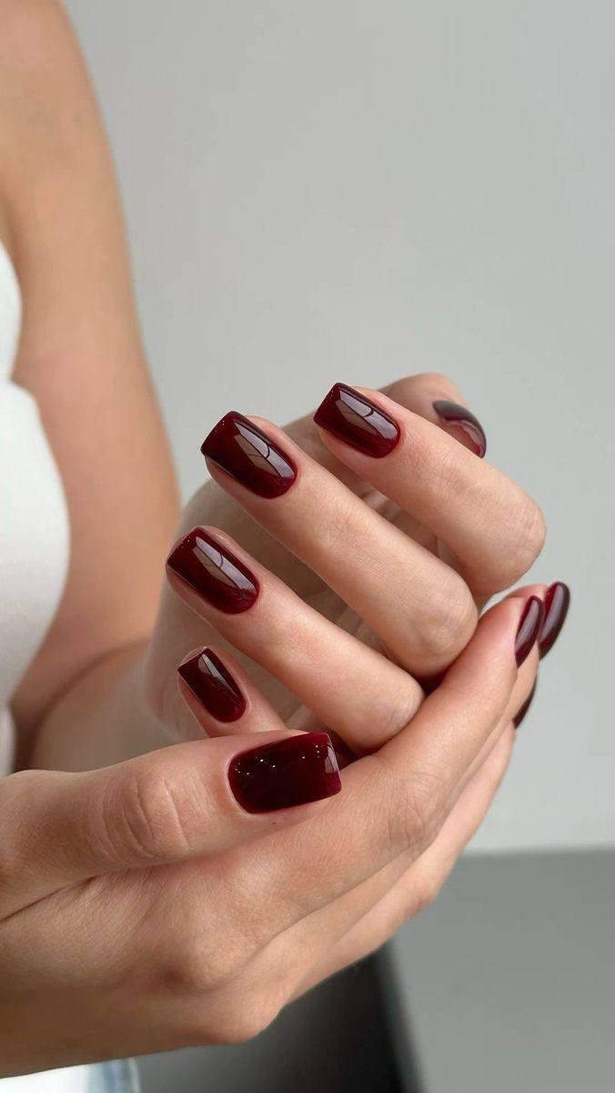 20 самых красивых идей маникюра в темных оттенках
