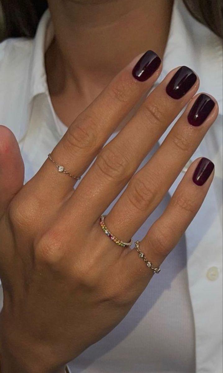 20 самых красивых идей маникюра в темных оттенках