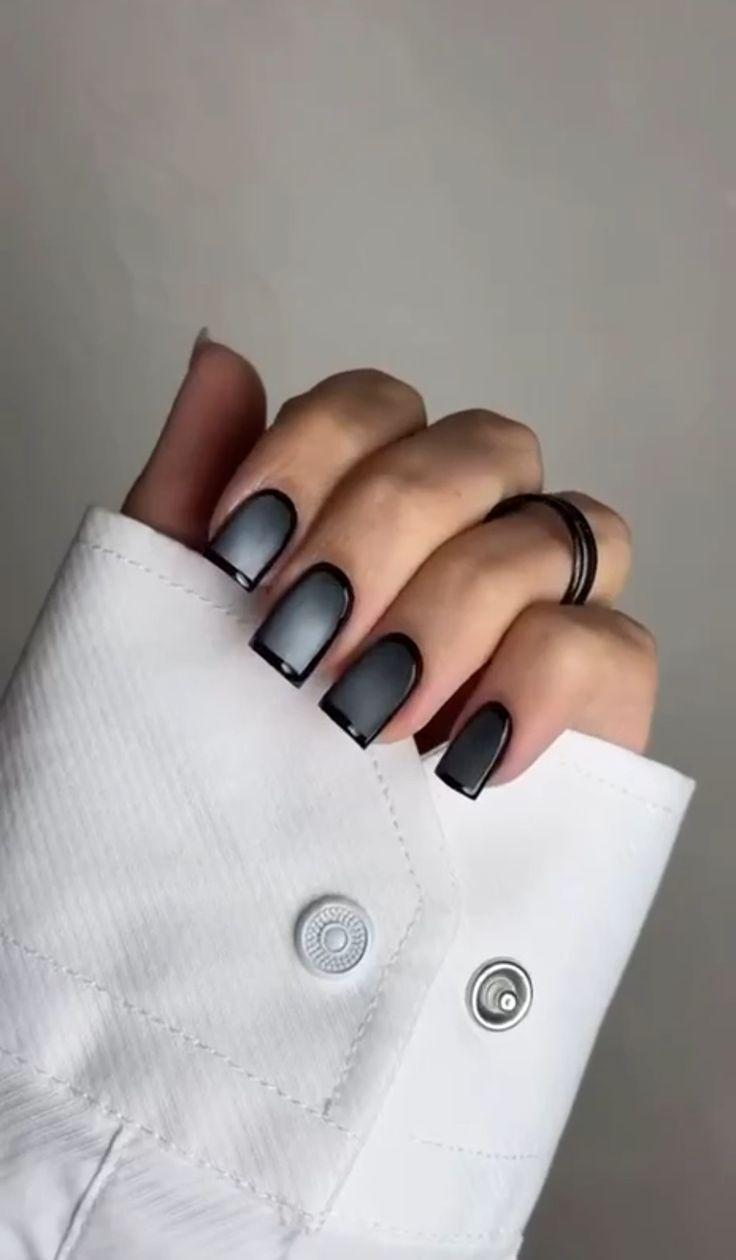 20 самых красивых идей маникюра в темных оттенках
