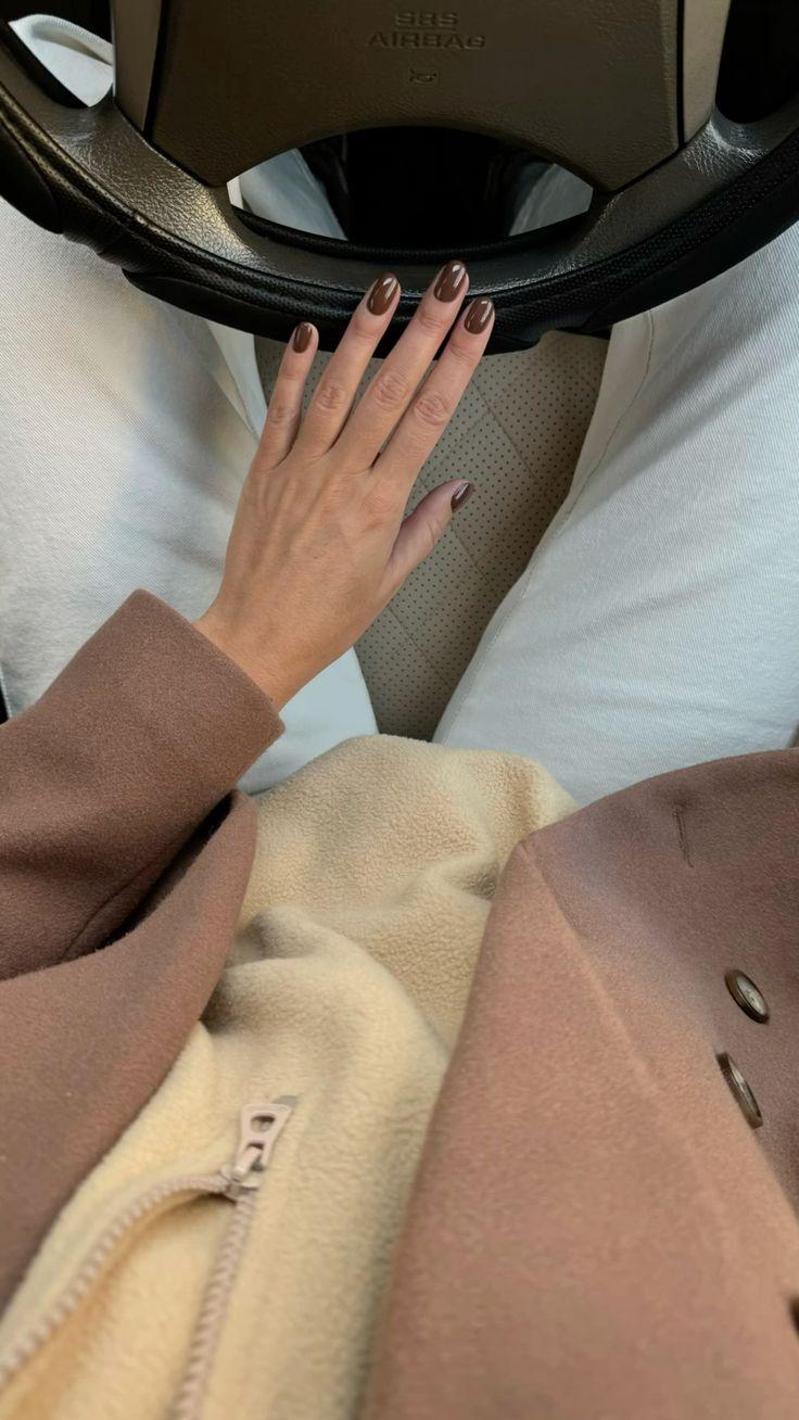 20 самых красивых идей маникюра в темных оттенках