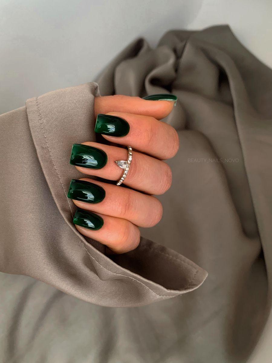 20 самых красивых идей маникюра в темных оттенках