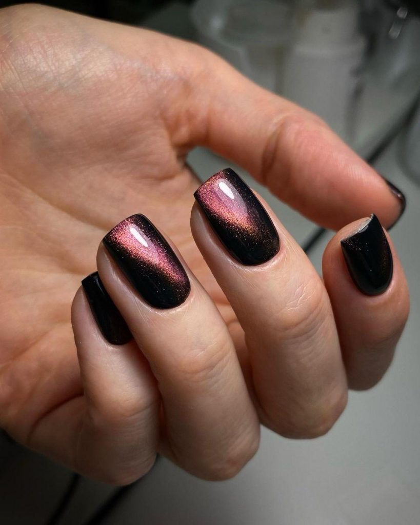 20 самых красивых идей маникюра в темных оттенках