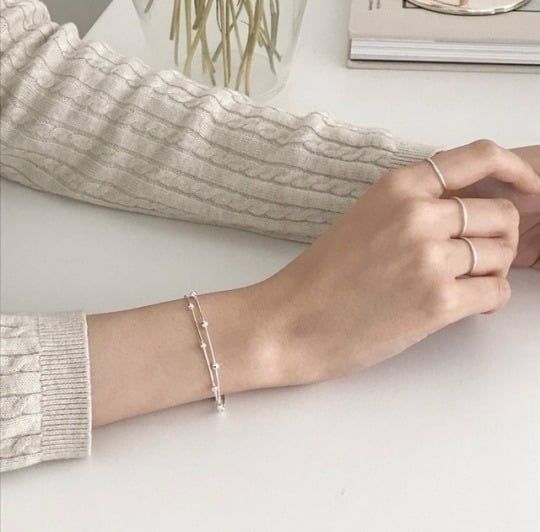 Эта незаметная деталь образа притягивает мужчин в женщинах сильнее всего