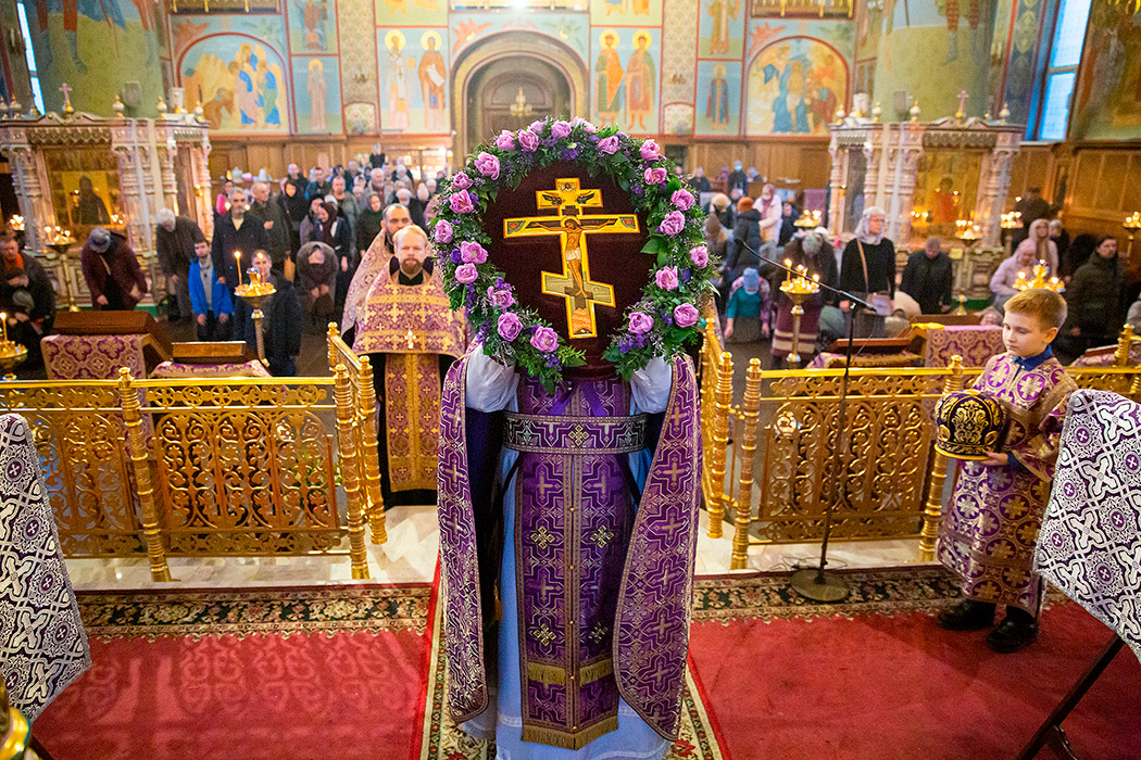 Воздвижение Креста Господня 2025