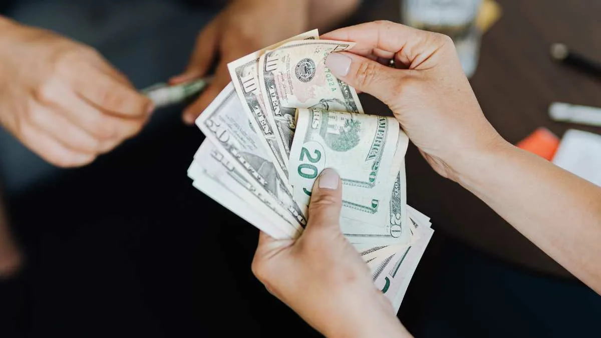 Какие три знака вскоре будут купаться в деньгах