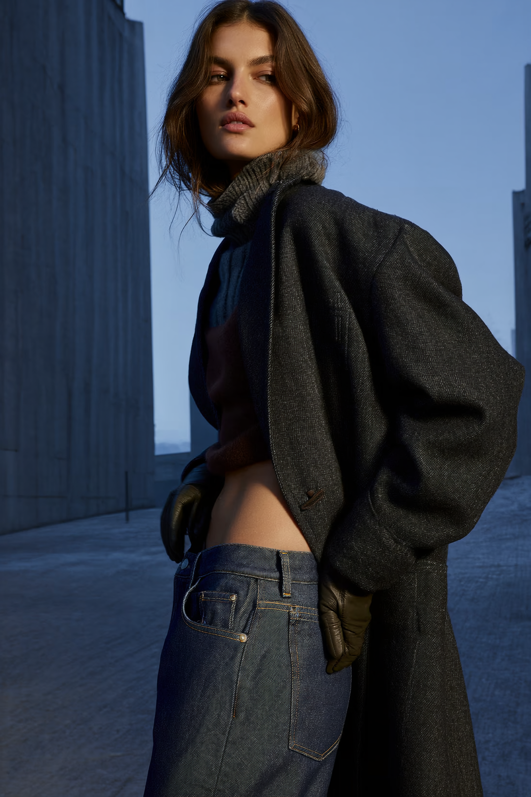 Модные джинсы: 6 моделей на зиму 2025-26