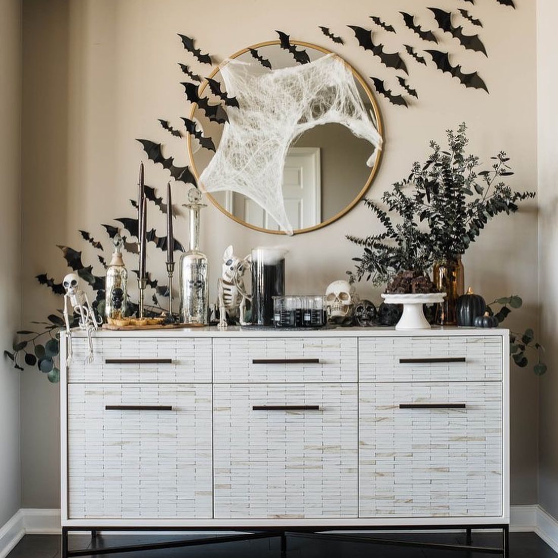 Как за час украсить дом на Хэллоуин 2025