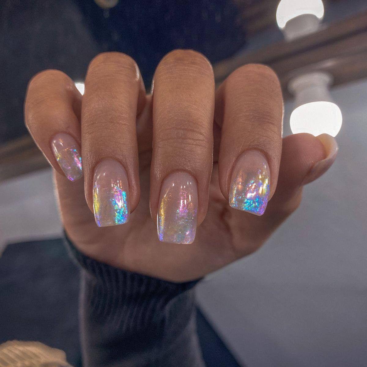 20 самых модных идей маникюра на зиму 2025–2026 года